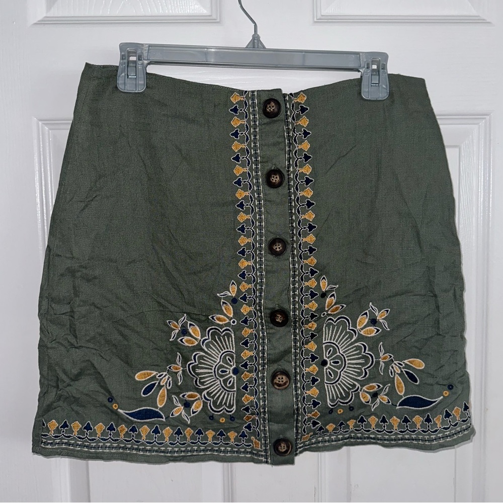 NWT - Blu Pepper Embroidered Skirt - Size Large